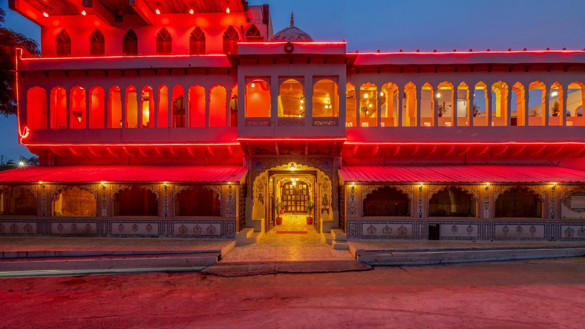 Hotel Shahi Palace Мандава Экстерьер фото