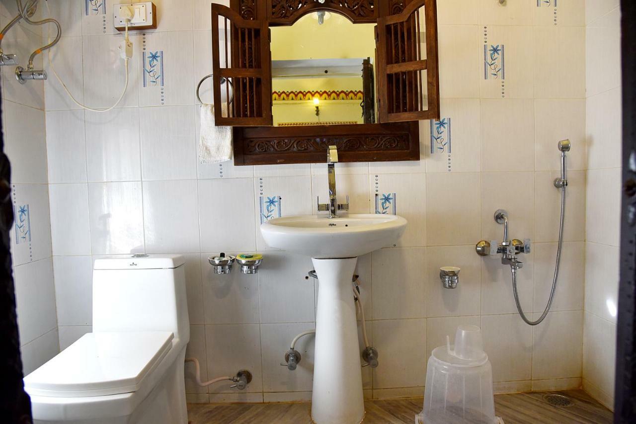 Hotel Shahi Palace Мандава Экстерьер фото
